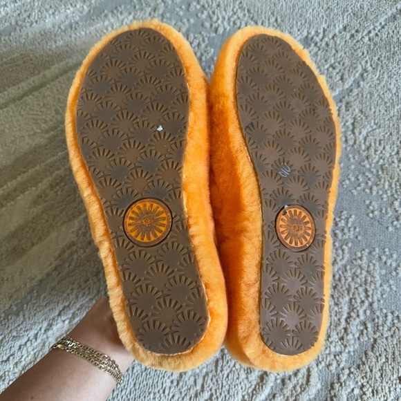 UGG Fluff Yeah Slide Poppy slipper sandal fuzzy orange sheepskin elastic strap 9 - Picture 8 of 11